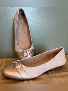 A2 by Aerosoles Ultrabrite women’s ballet flats size 11, tan with gold cap toe